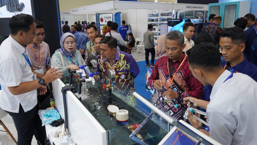 edukasi HDPE di acara IWWEF 2025 menuju swasembada air di indonesia